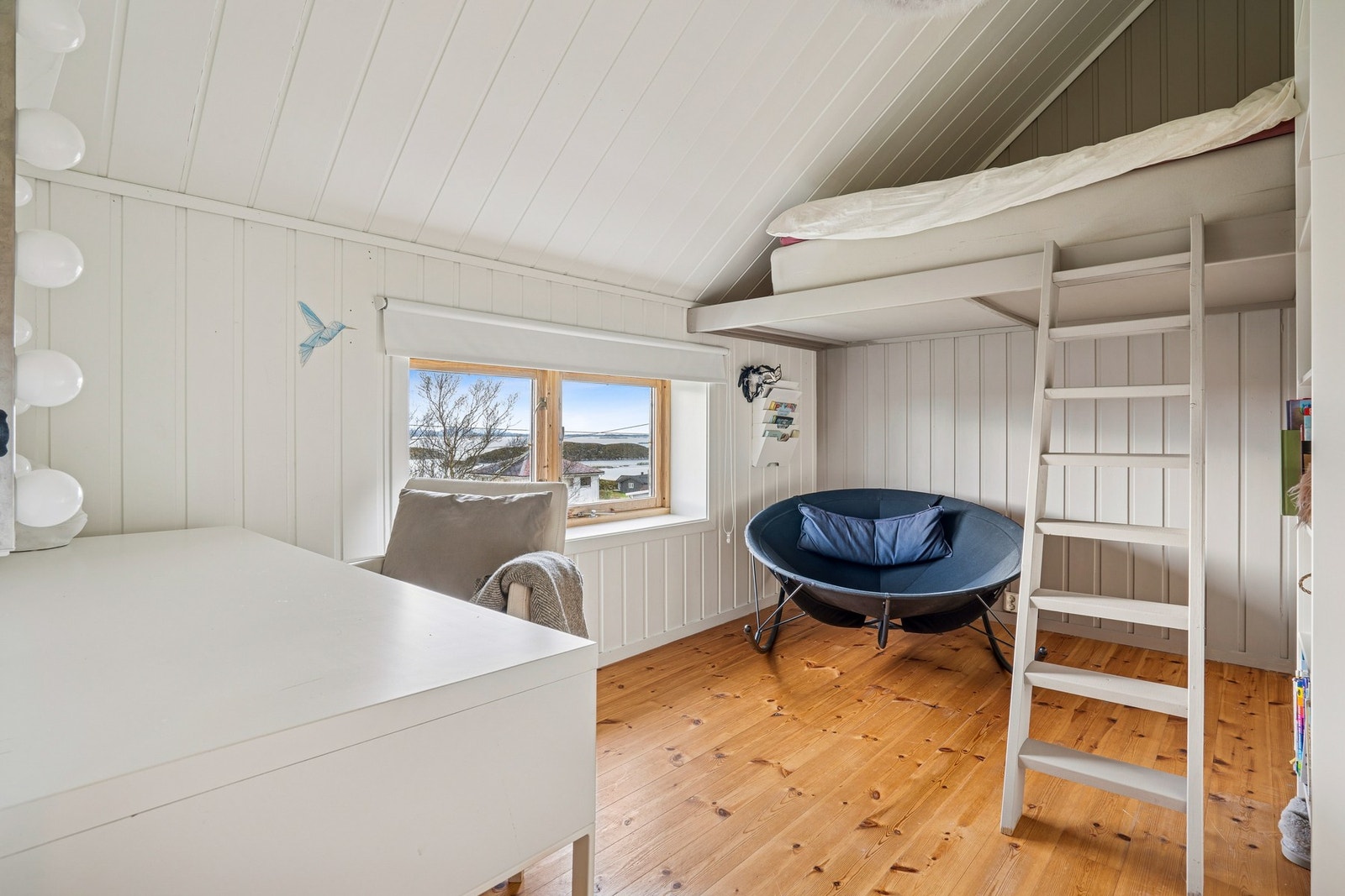 Rommene har god plass til seng, garderobeløsning og øvrig møblering. Galleribilde