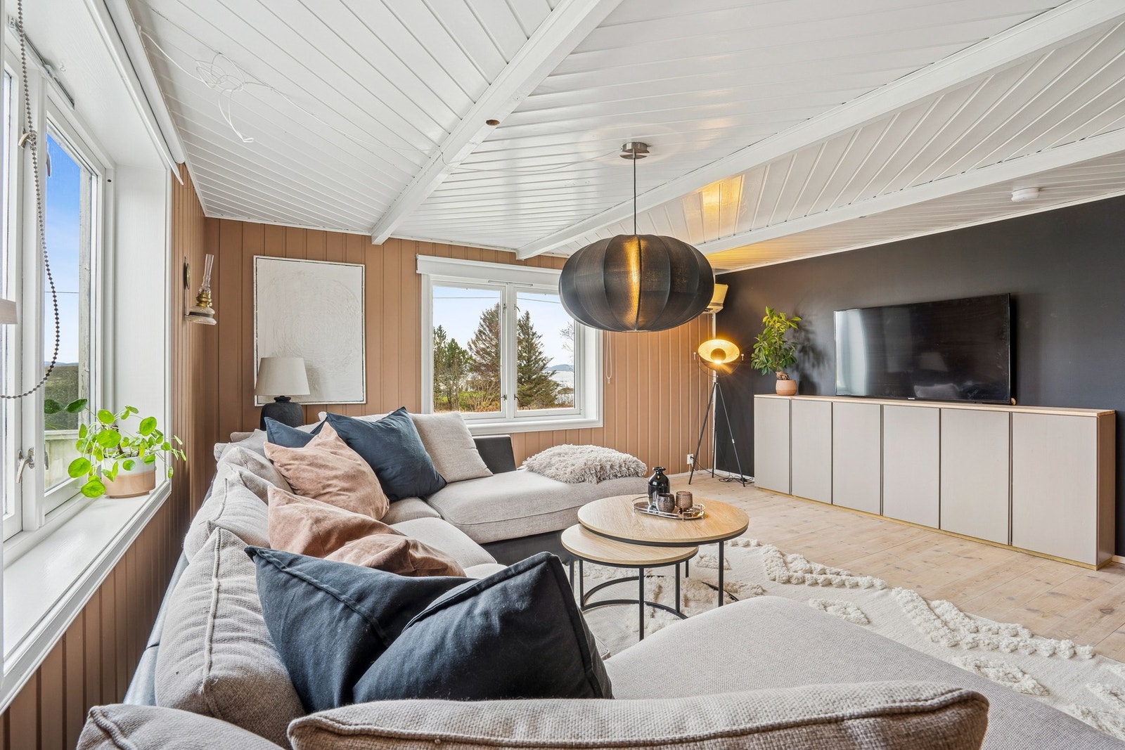 Boligen ble opprinnelig oppført i 1920, men ble betydelig modernisert og tilbygd i 2001. Galleribilde