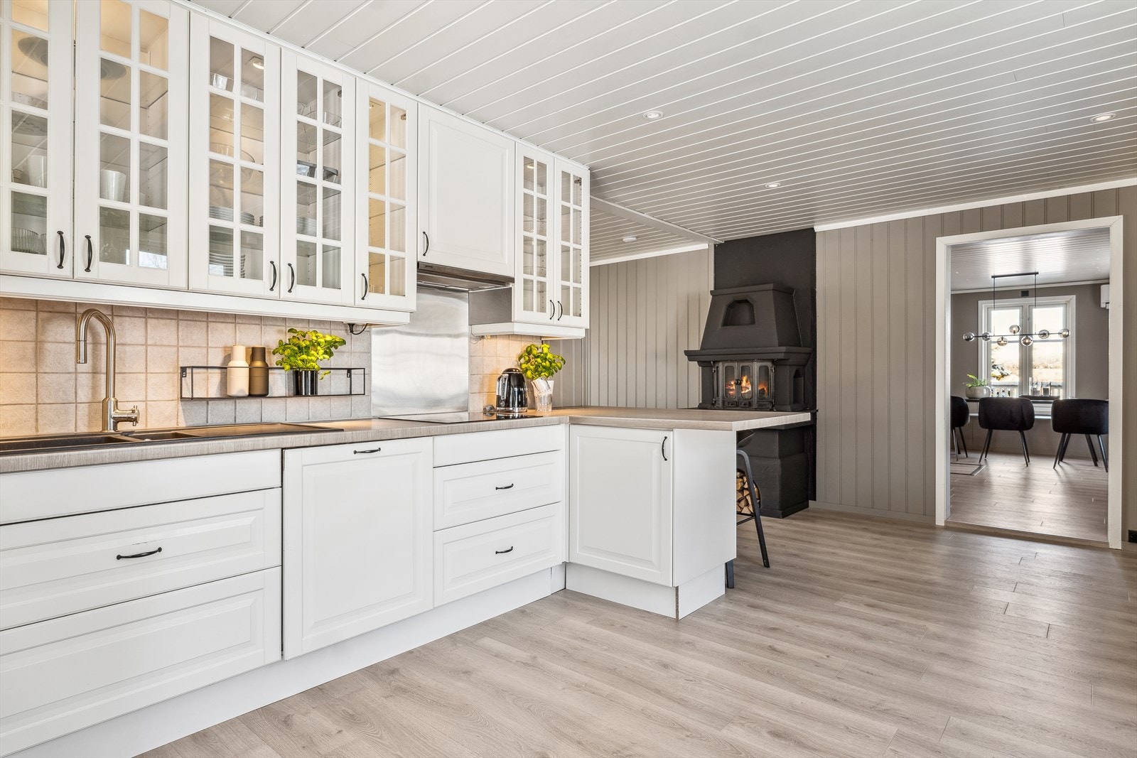 Stemningsfull atmosfære på kjøkkenet. Galleribilde