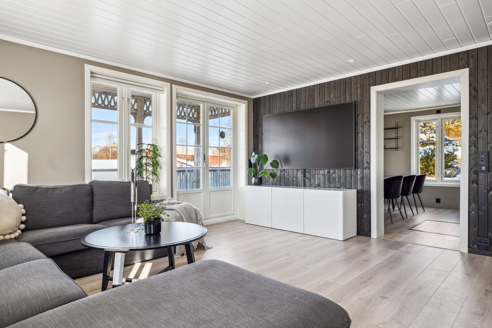 Stue med utgang til terrasse. Galleribilde