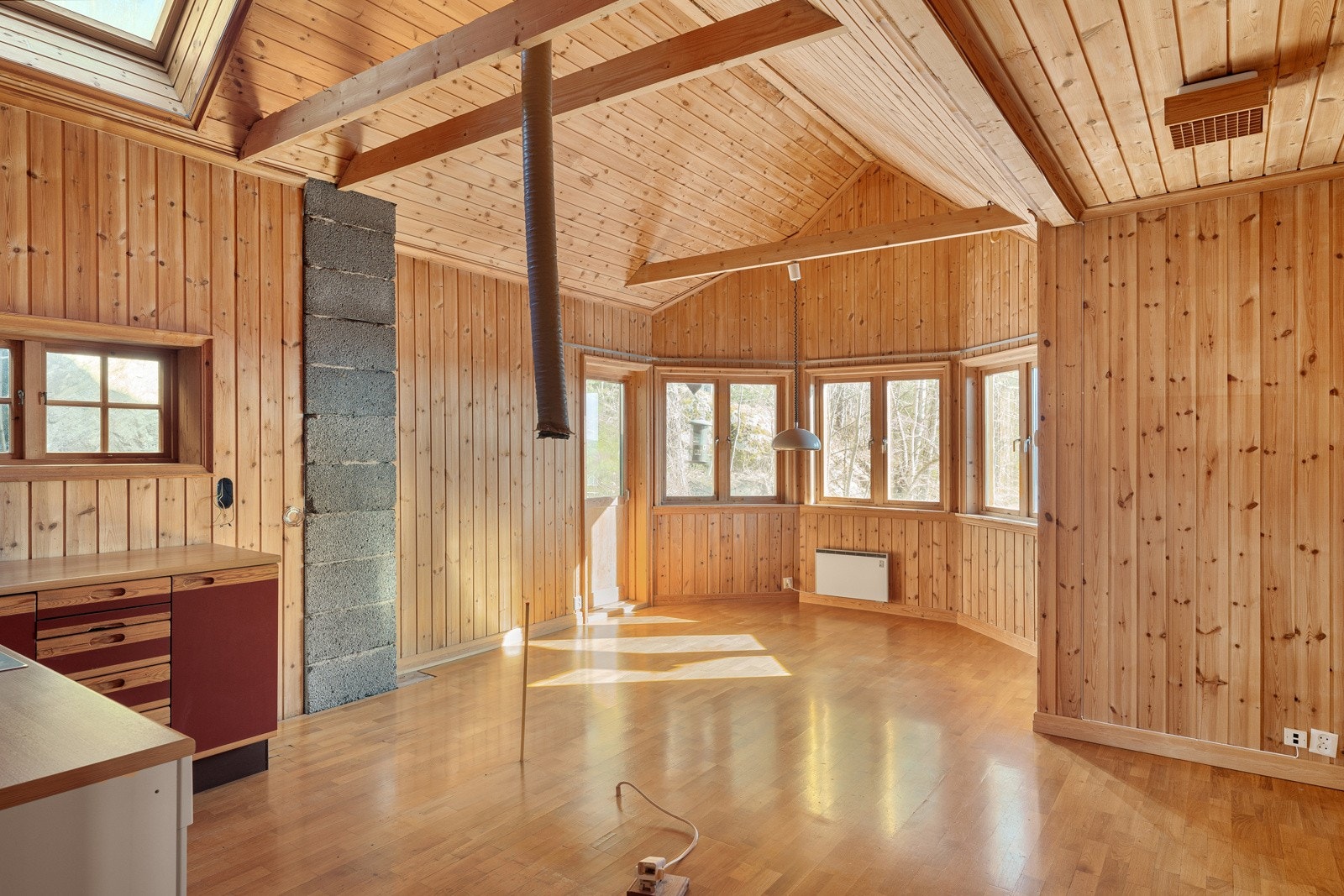 Det er avsatt plass for hvitevarer og nisje for oppvaskmaskin. Galleribilde