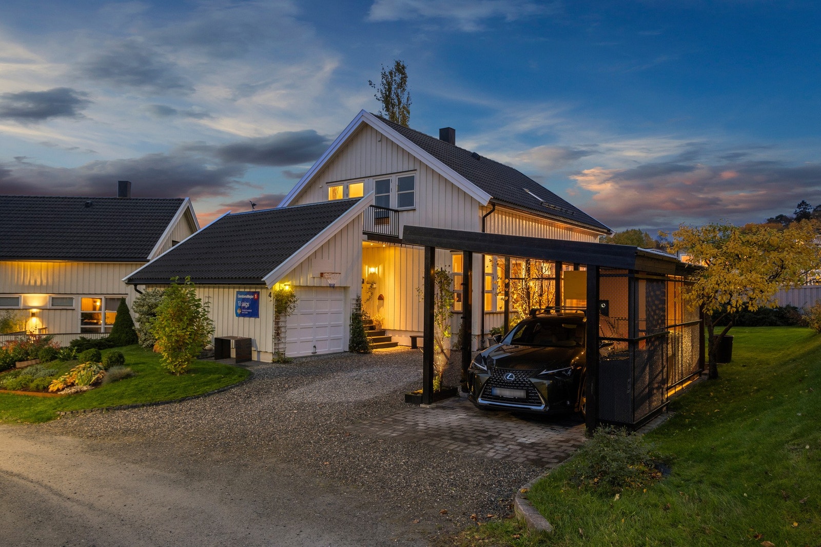 Flott og meget godt vedlikeholdt enebolig. Utvendige vann- og avløpsledninger er fra byggeår og har fått TG1 av takstmann. Galleribilde