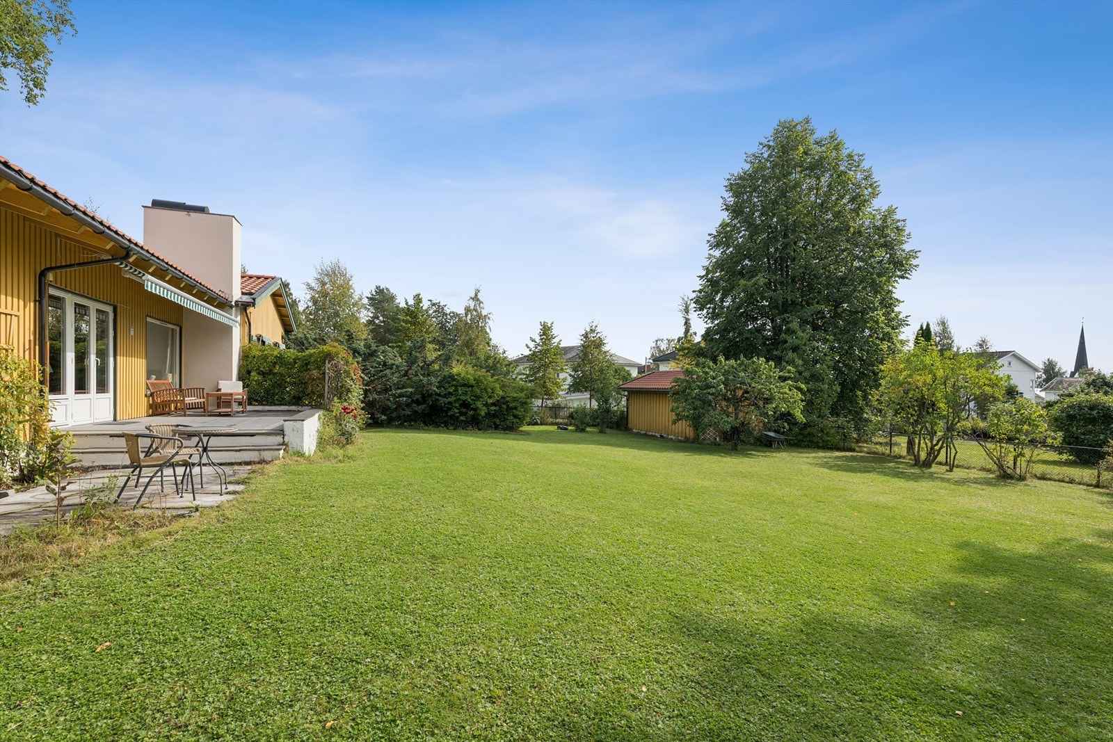 Romslig tomt med mange muligheter. Galleribilde