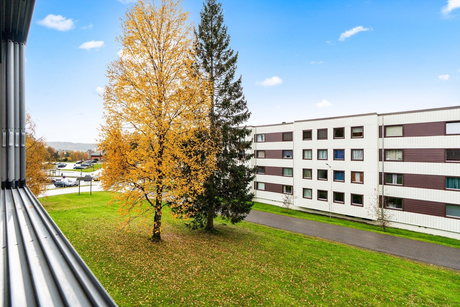 Vinduene på balkongen kan skyves til side på de varmeste dagene. Galleribilde