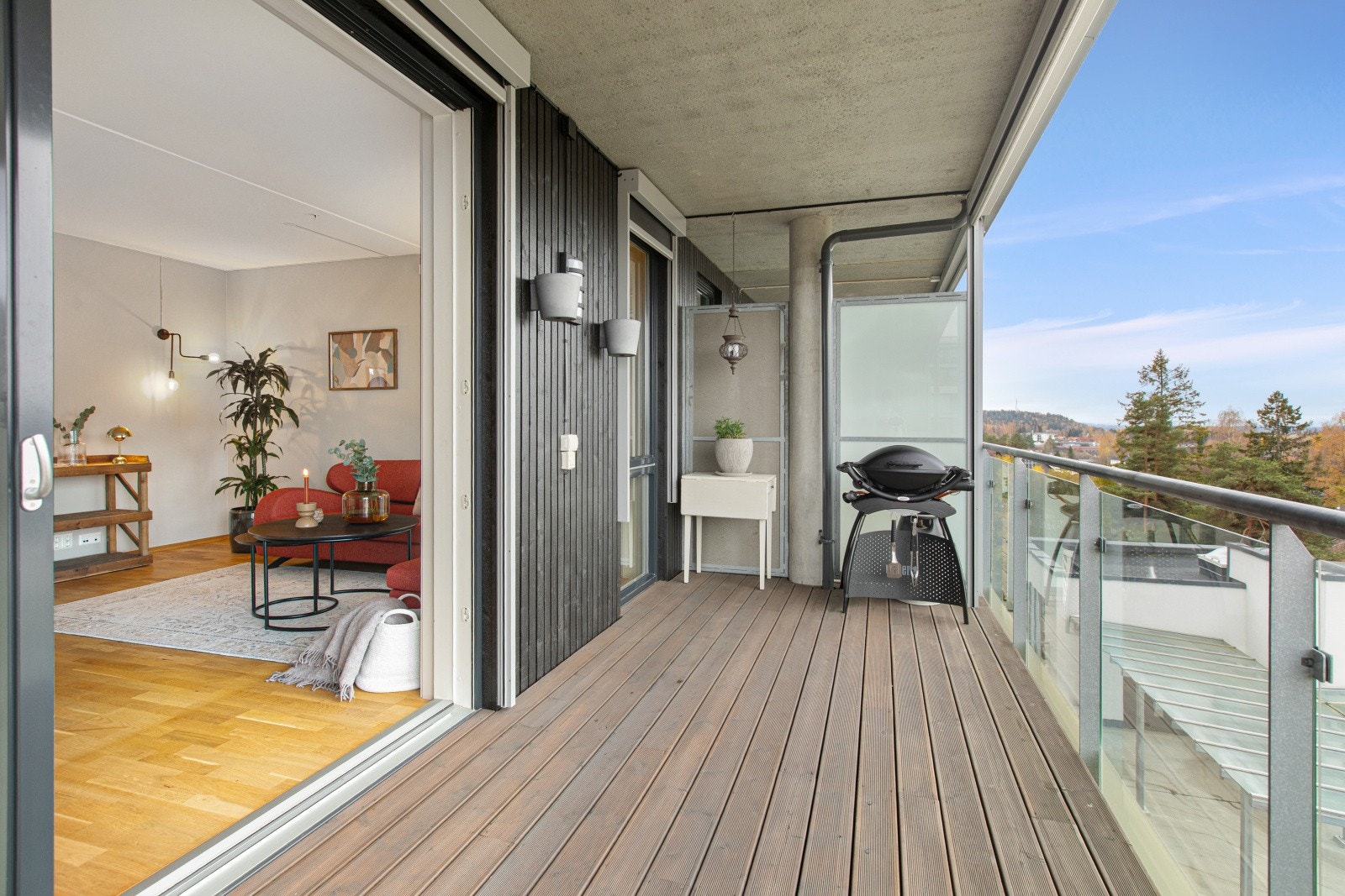 Romslig balkong på hele 16 kvm med praktfull utsikt Galleribilde