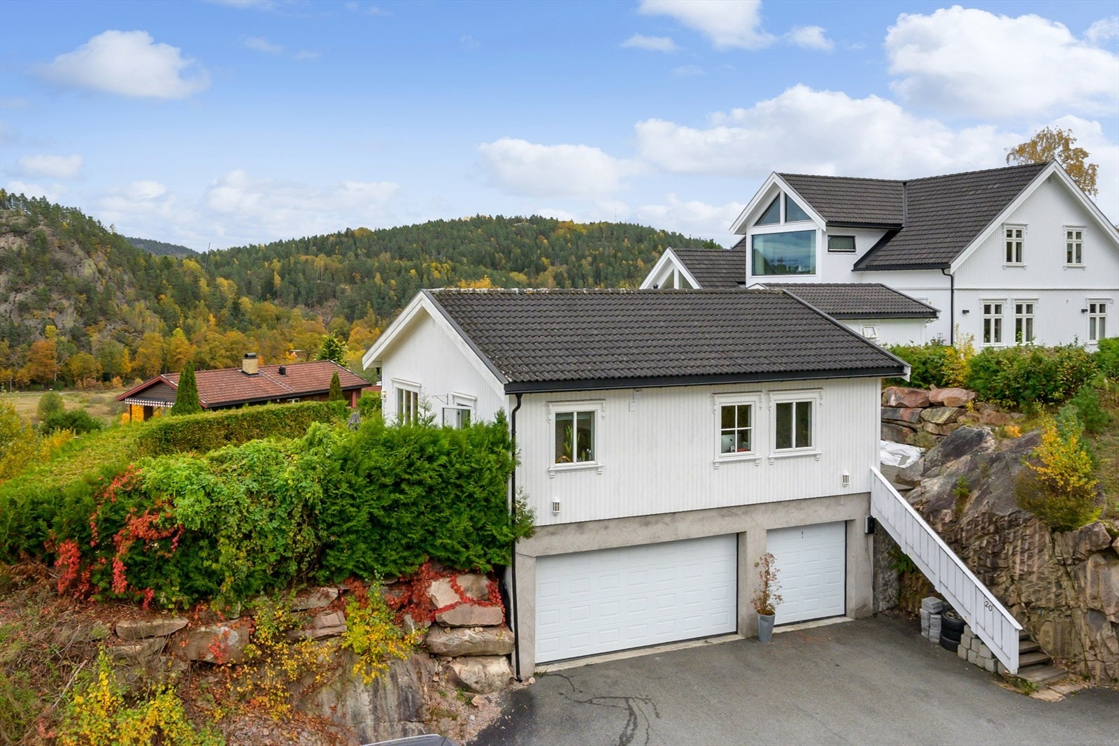 Grytnesveien 20 er en lettstelt enebolig fra 2009 med alt på én flate. Galleribilde