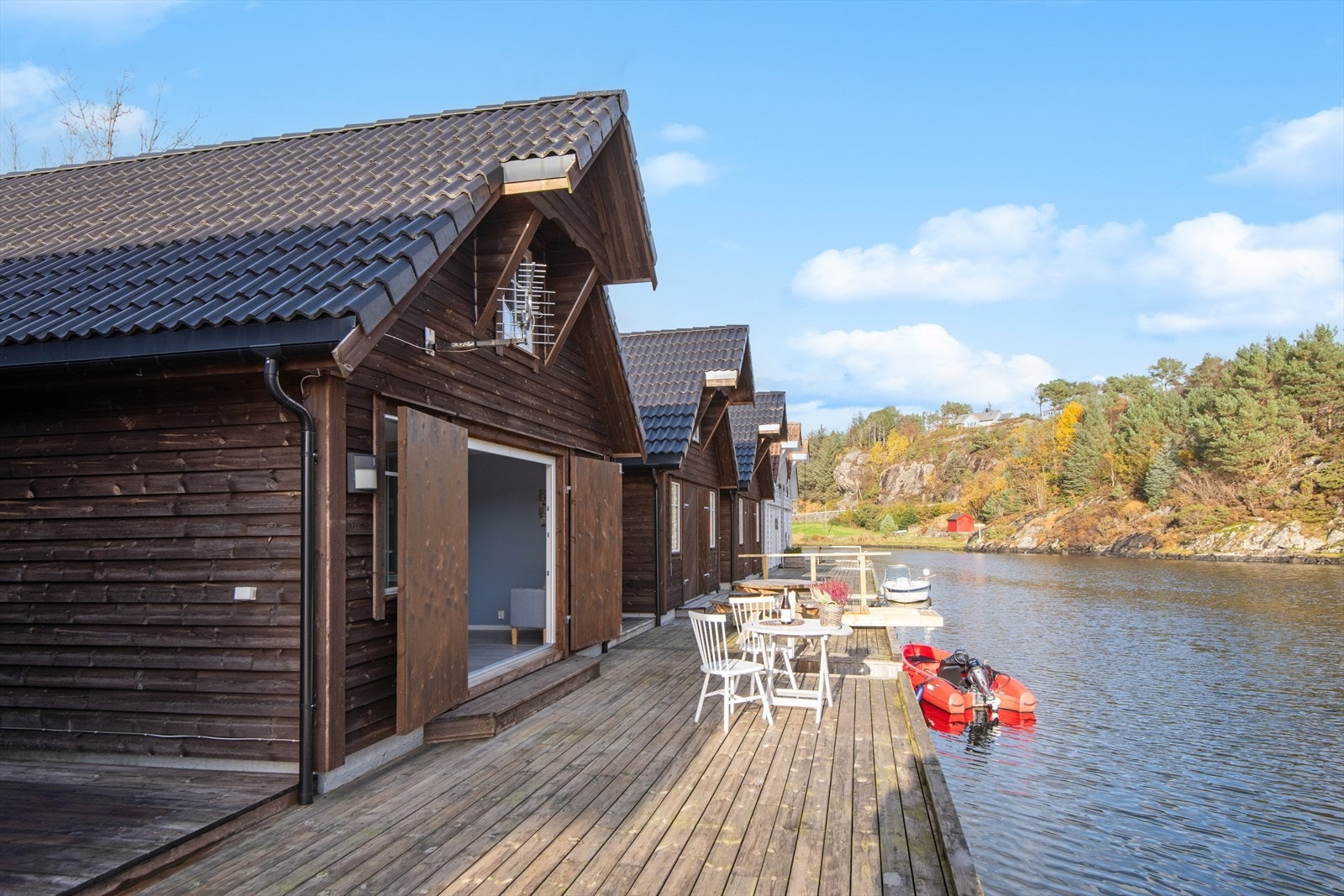 Innredet naust i naturskjønne omgivelser Galleribilde