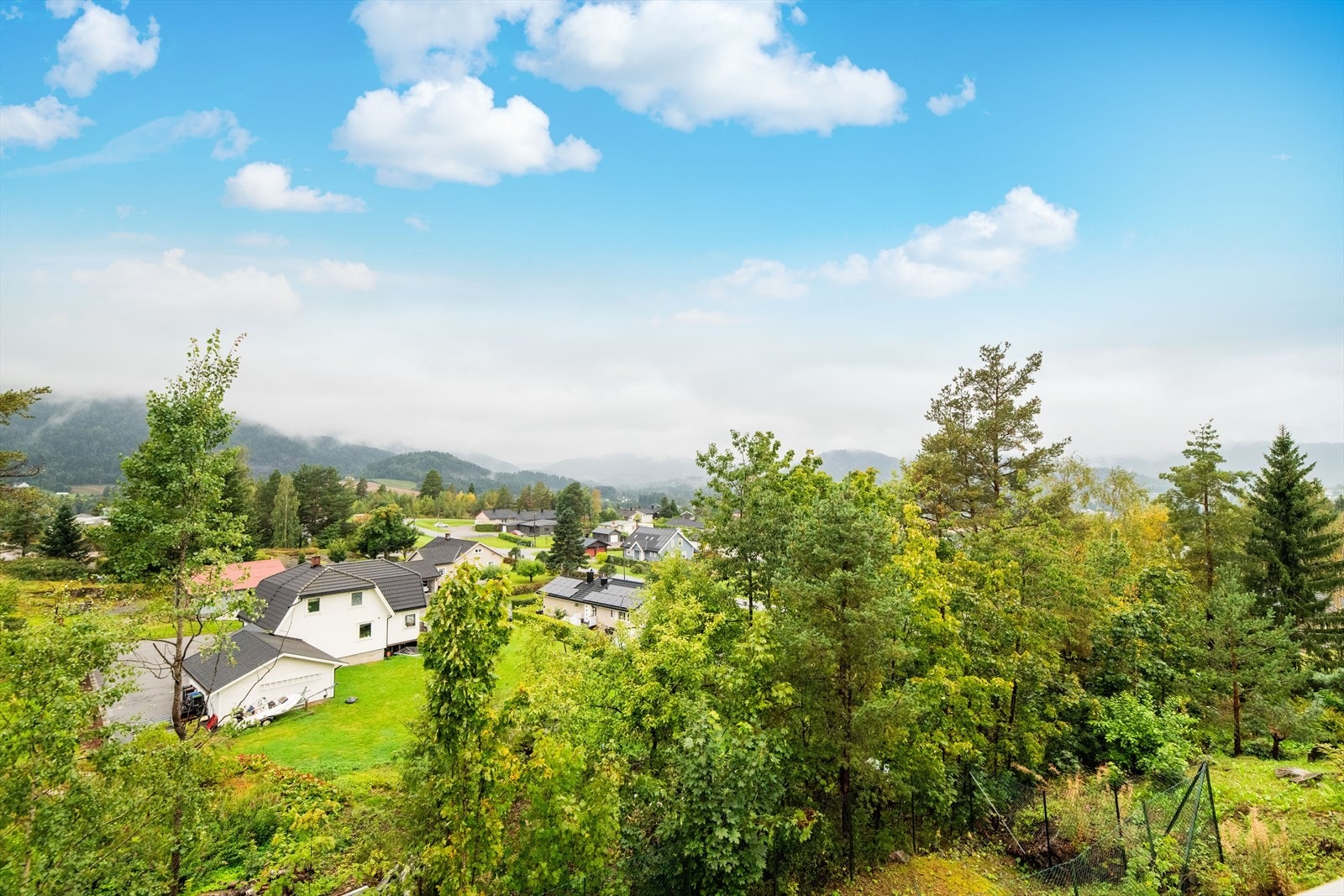 Fra verandaen er det nydelig utsikt! Galleribilde