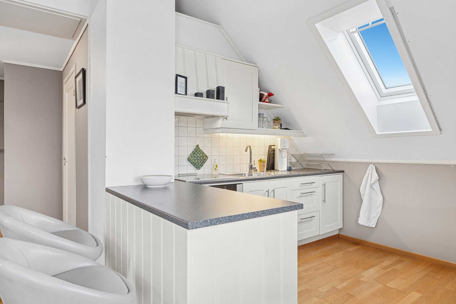 Integrert stekeovn, platetopp og kjøleskap Galleribilde