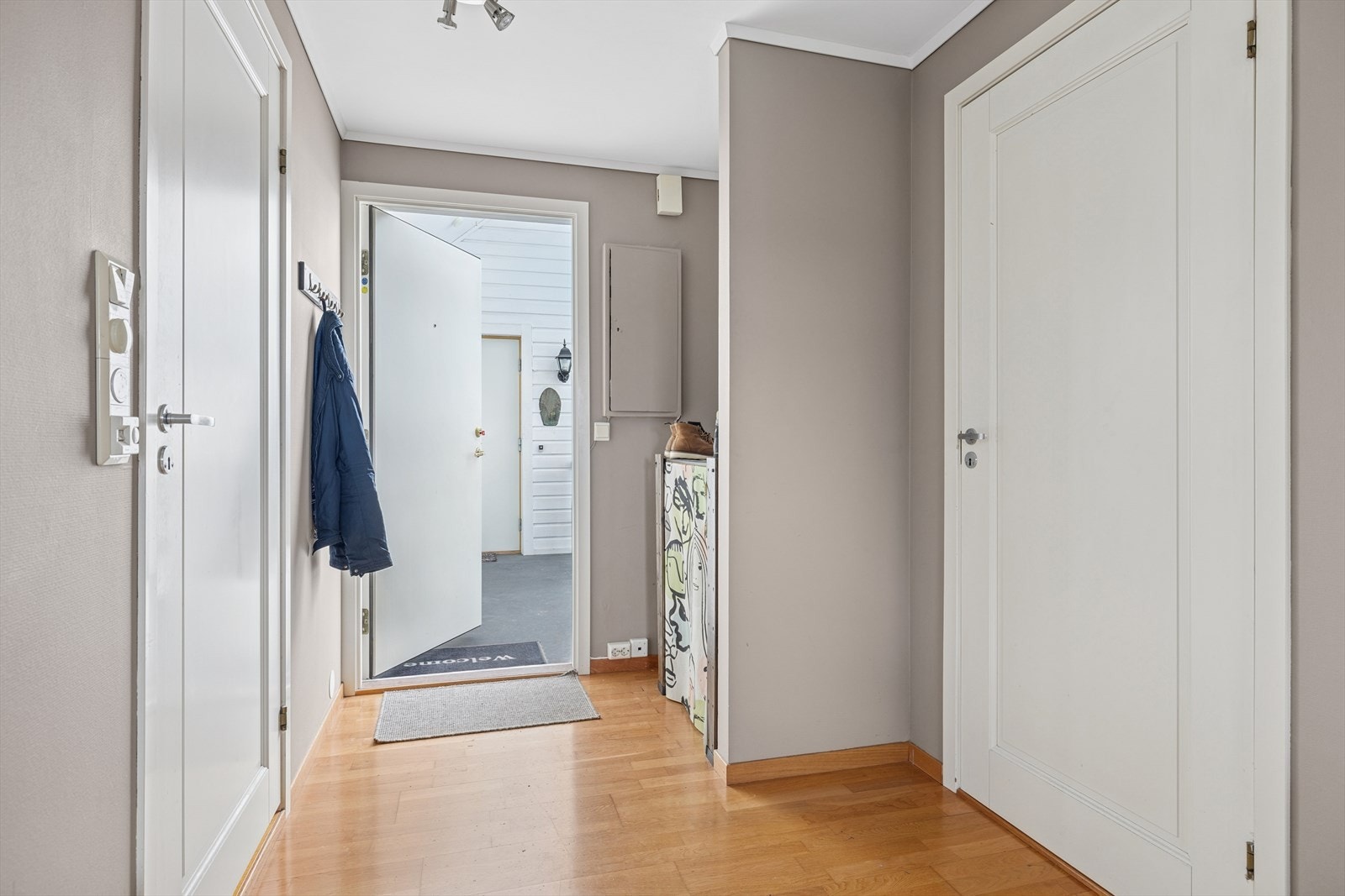 Entrè med plass til garderobeløsning Galleribilde