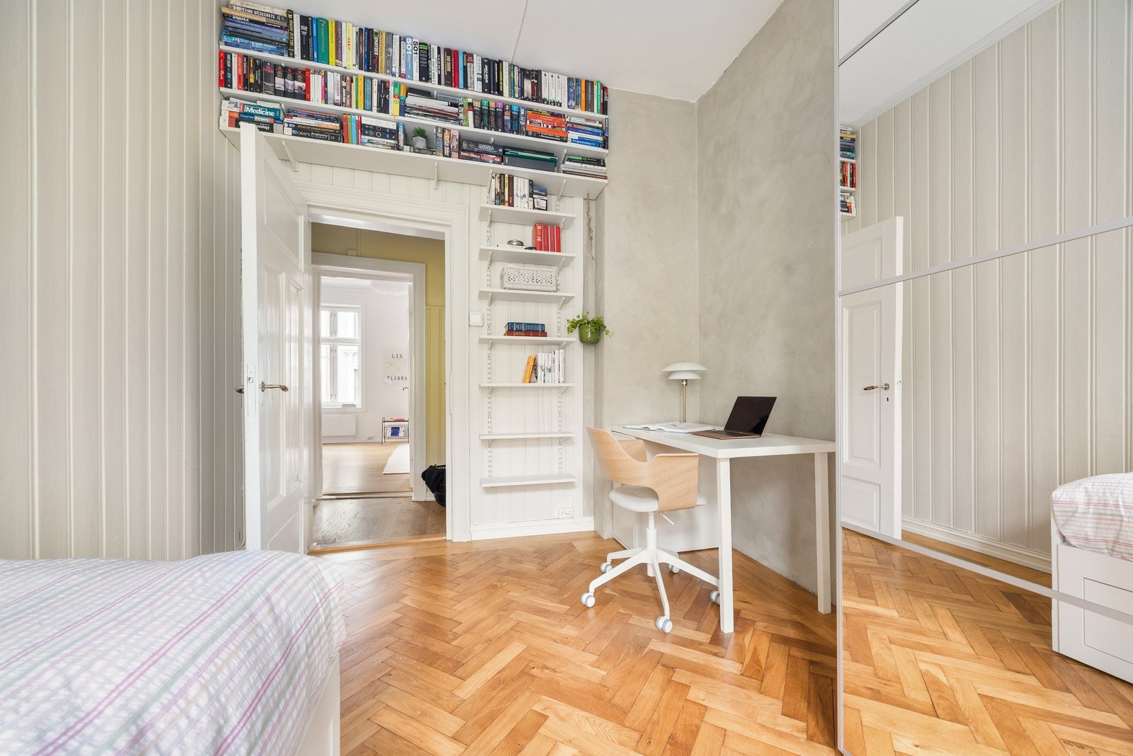 Begge soverommene vender mot bakgård. Galleribilde