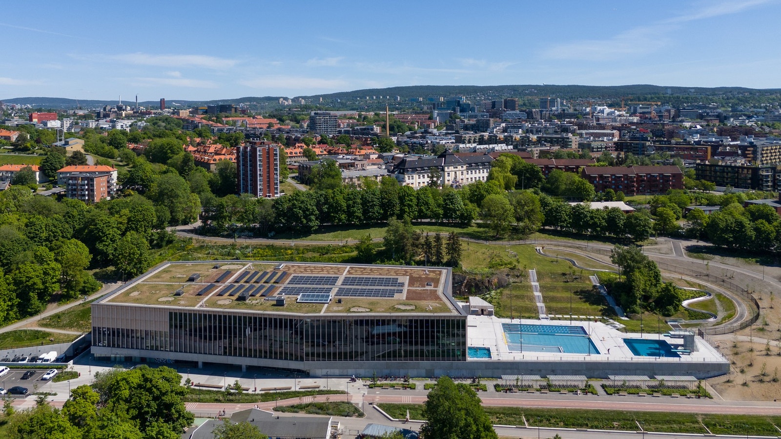 Nærområdet - Nye Tøyenbadet har nylig åpnet dørene og er Oslo`s største svømmehall. Galleribilde