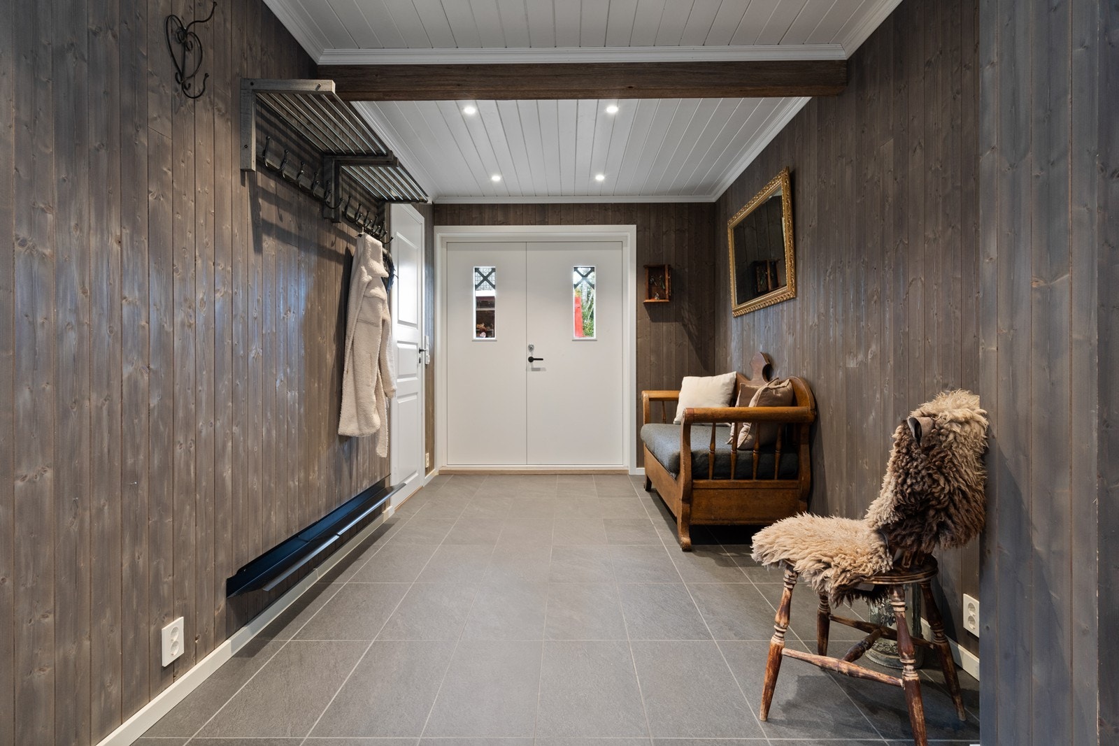 Romslig entré Galleribilde