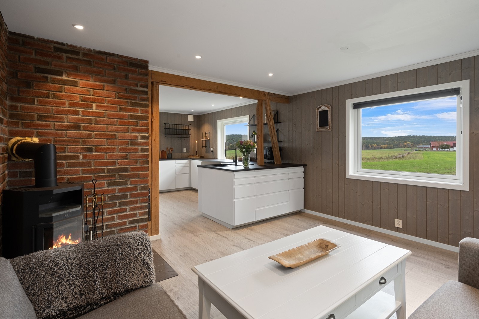 Stue/kjøkken med åpen løsning Galleribilde