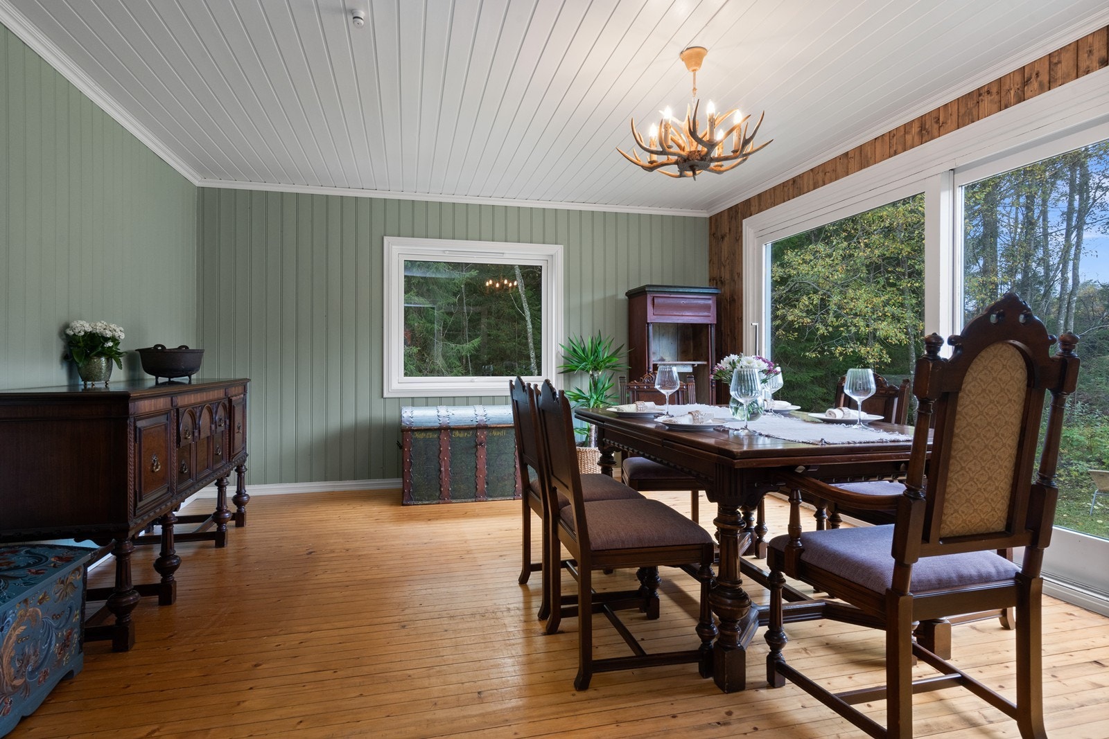 Det er også egen spisestue/penstue Galleribilde