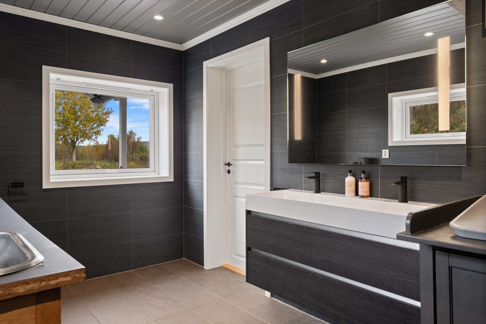 Dobbel servant og speil med integrert lys Galleribilde