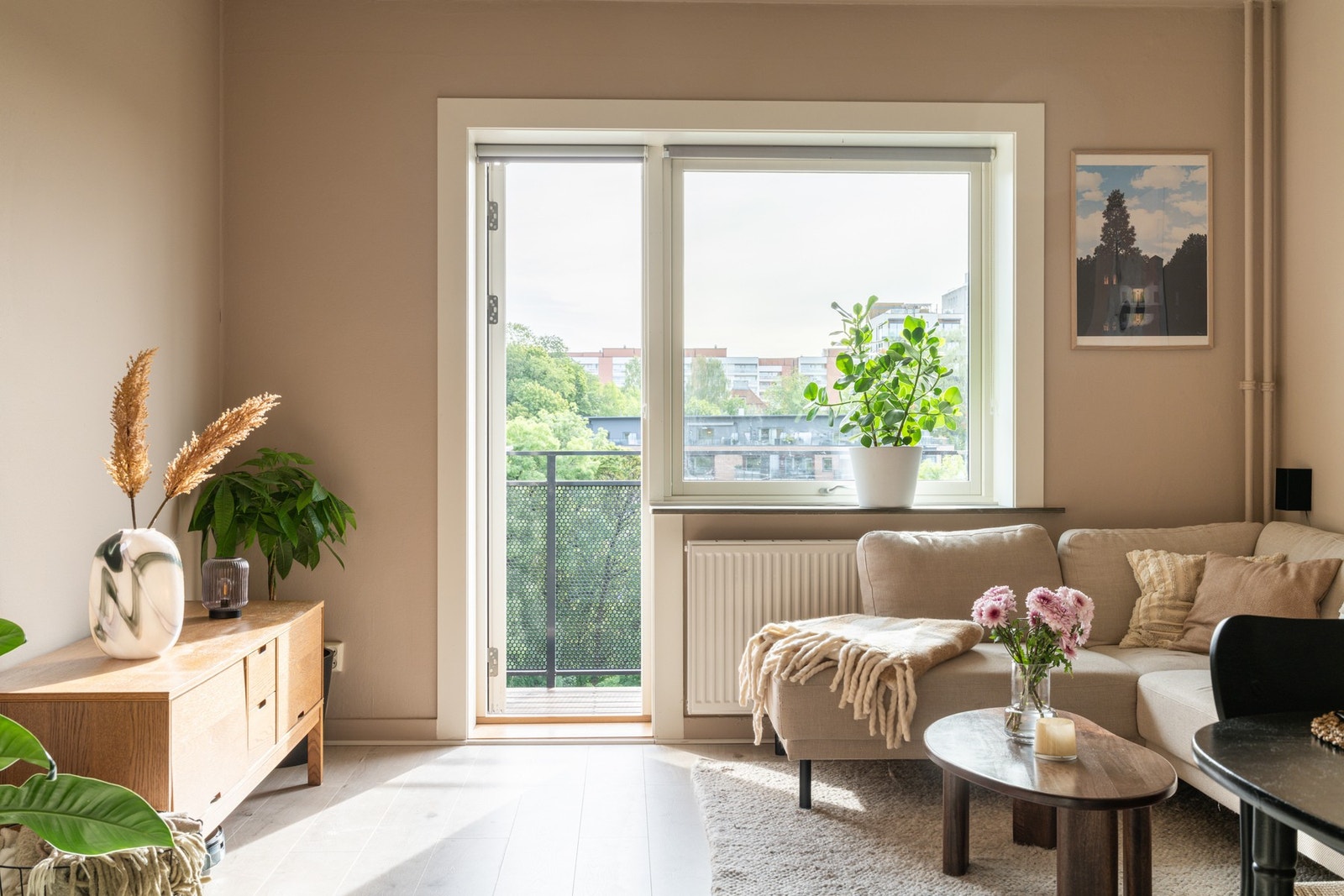Fra stuen er det direkte adkomst til balkongen. Galleribilde
