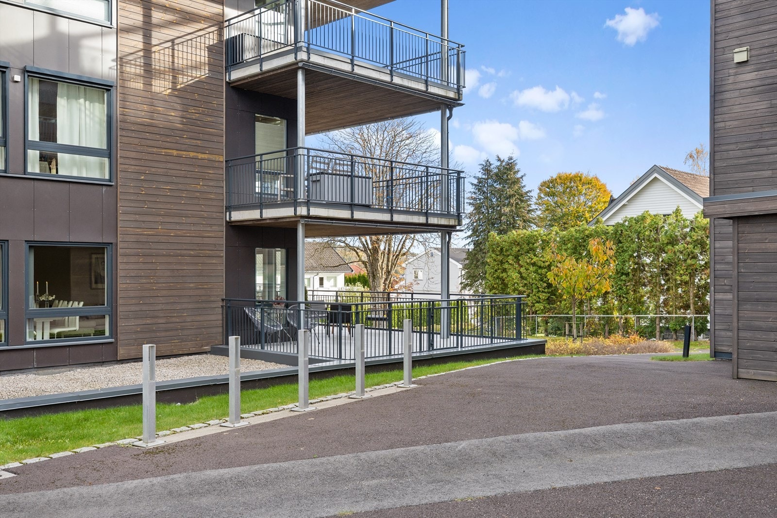 Endebeliggenheten bidrar til mer naturlig lys gjennom dagen. Dette er en plassering som virkelig skiller seg ut, og som gir det lille ekstra både i bokvalitet og trivsel. Galleribilde