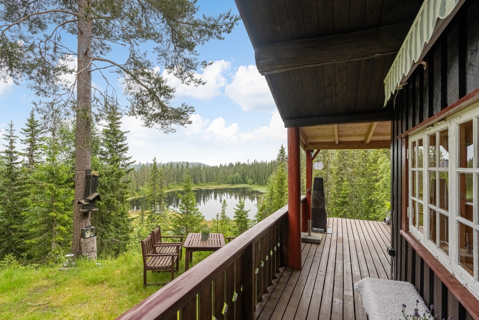 Dette er ei fredelig og lun hytte med flott naturtomt beliggende på 640 m.o.h i Dæhlibygda! Galleribilde