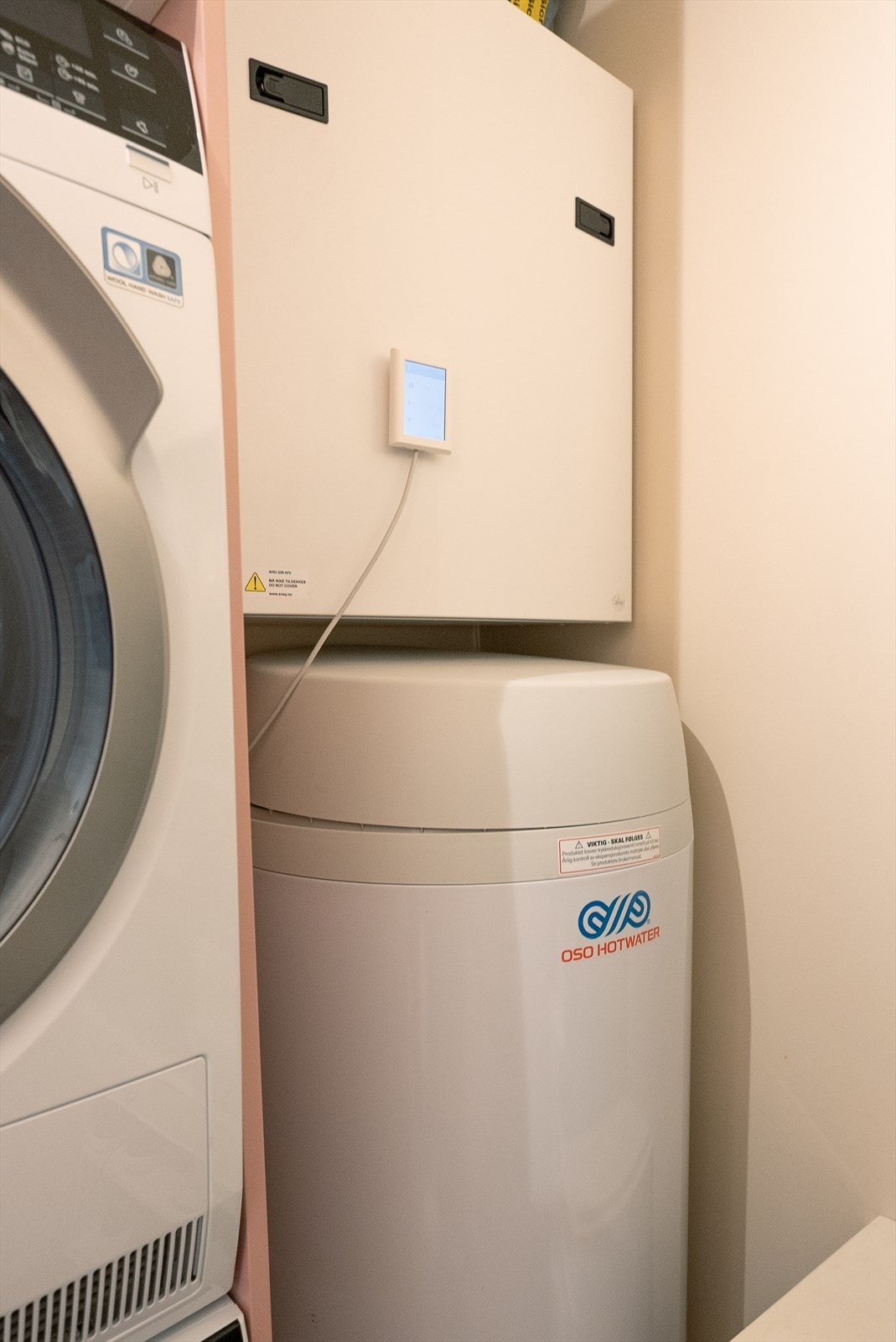 Det er moderne tekniske fasiliteter som rør i rør opplegg, automatsikringer og balanser ventilasjon med varmegjenvinning. Galleribilde