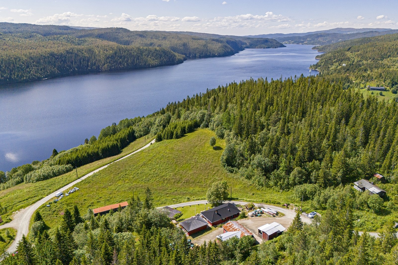 Drone over området og Selbusjøen Galleribilde