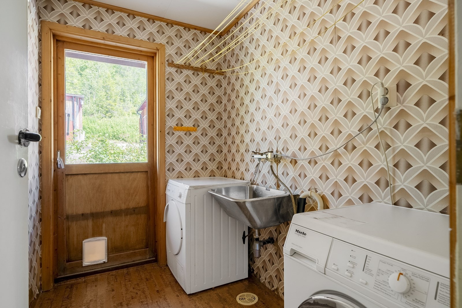 Vaskerom, praktisk med utgangsdør Galleribilde