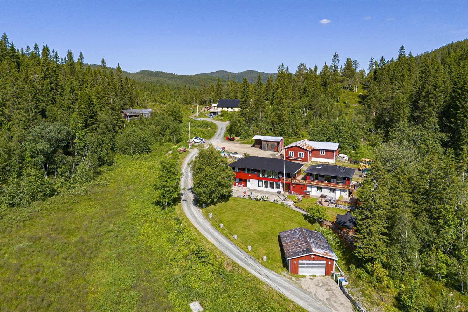 Drone over eiendommen Galleribilde