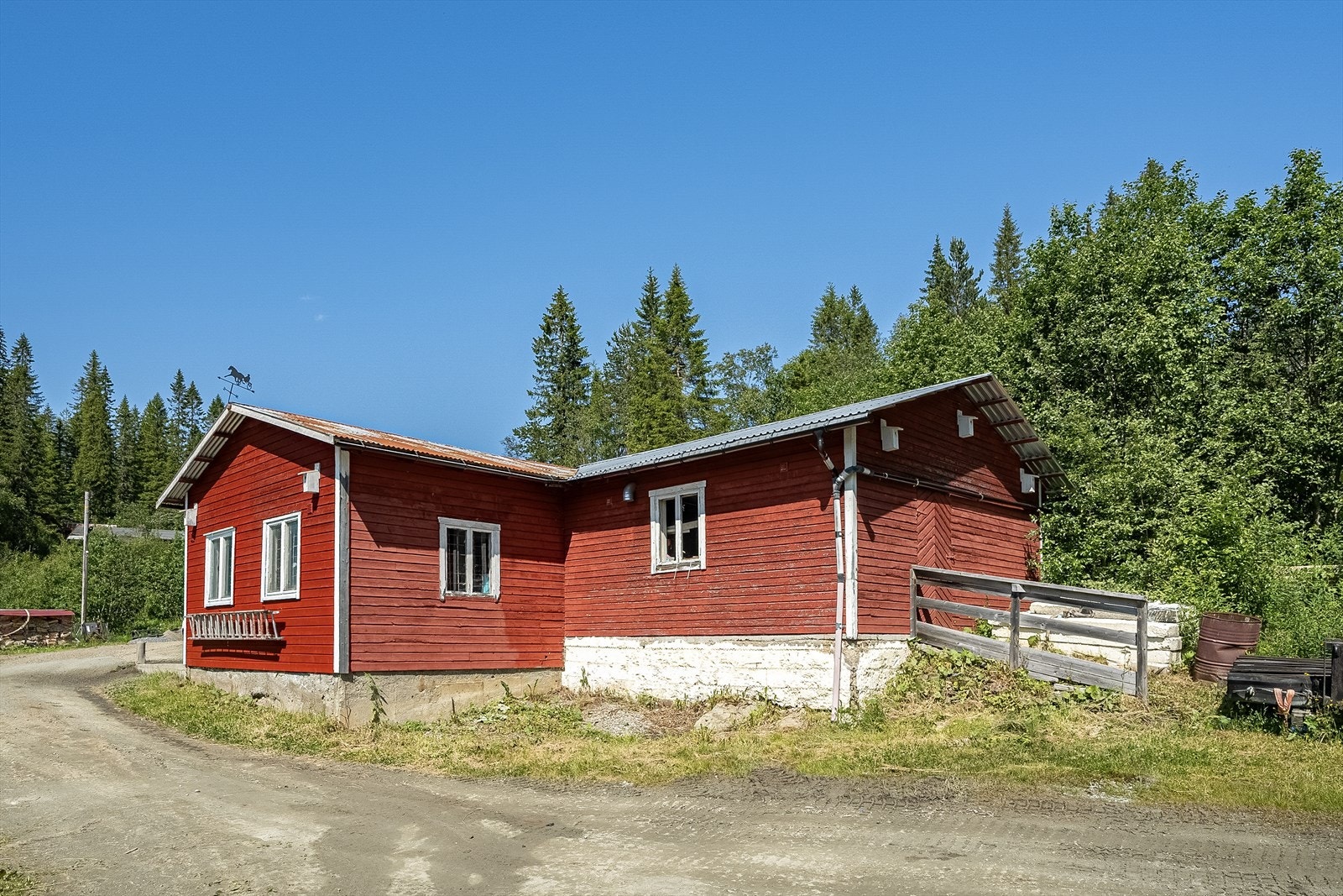 Verksted og garasje med hobbyrom Galleribilde