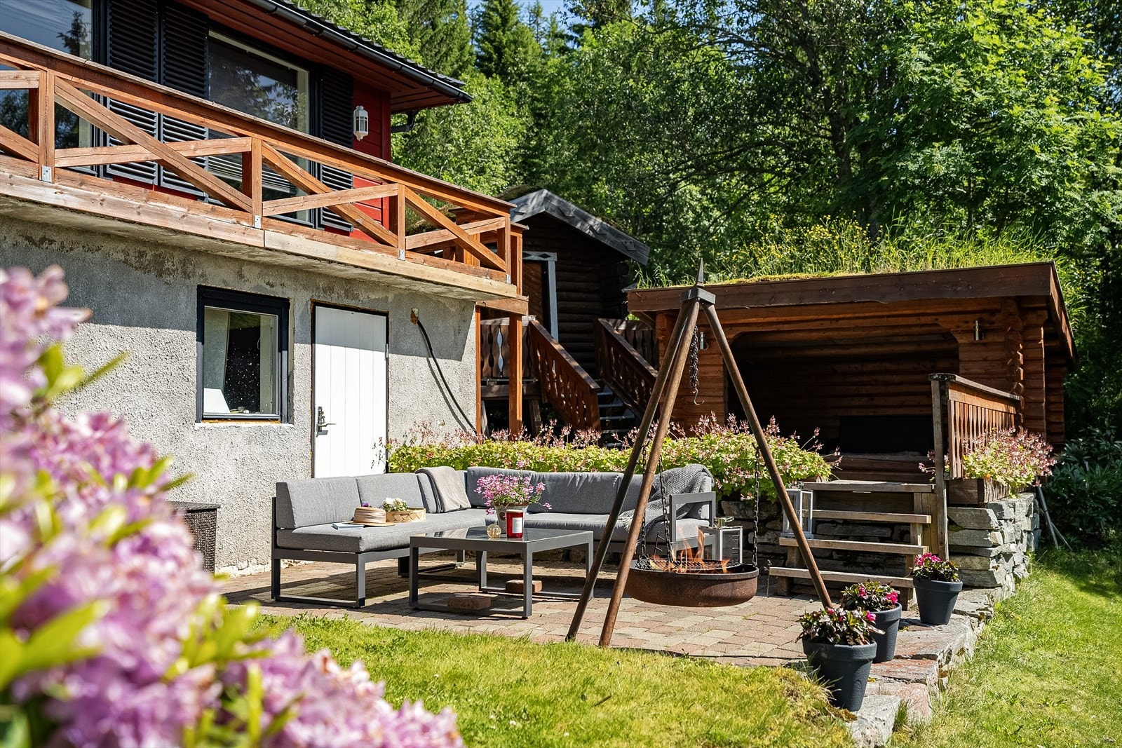 Pent opparbeidet uteområde hvor en kan samle familien Galleribilde