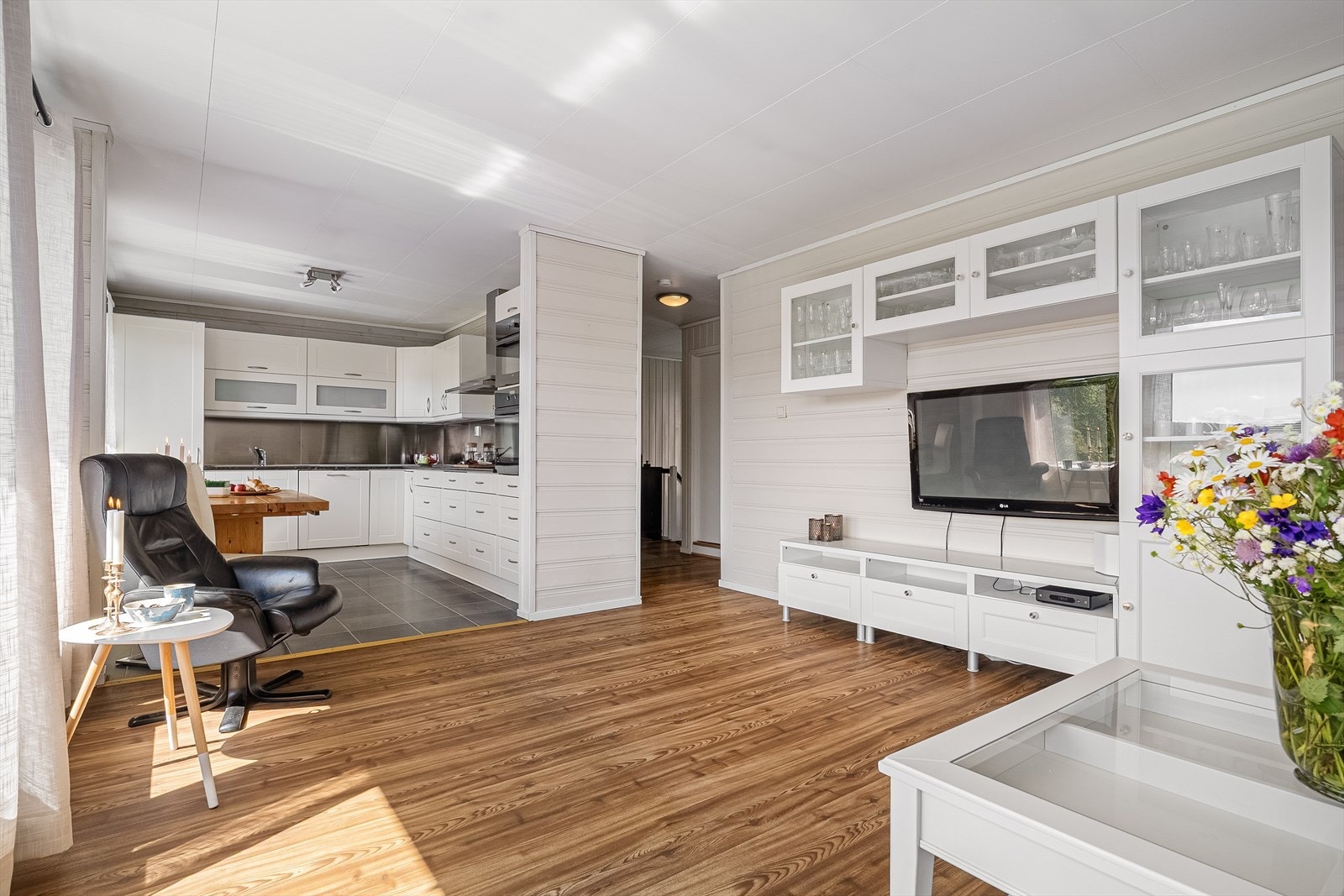 Stue mot kjøkken Galleribilde