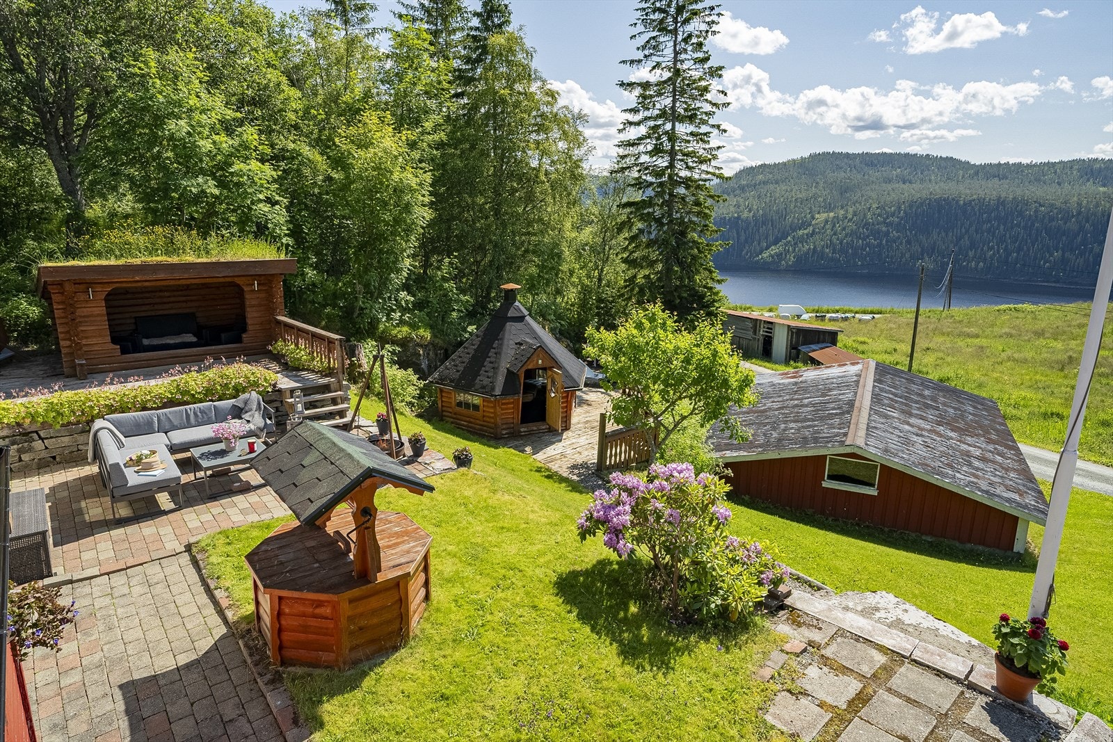 Flott hage som er pent opparbeidet Galleribilde