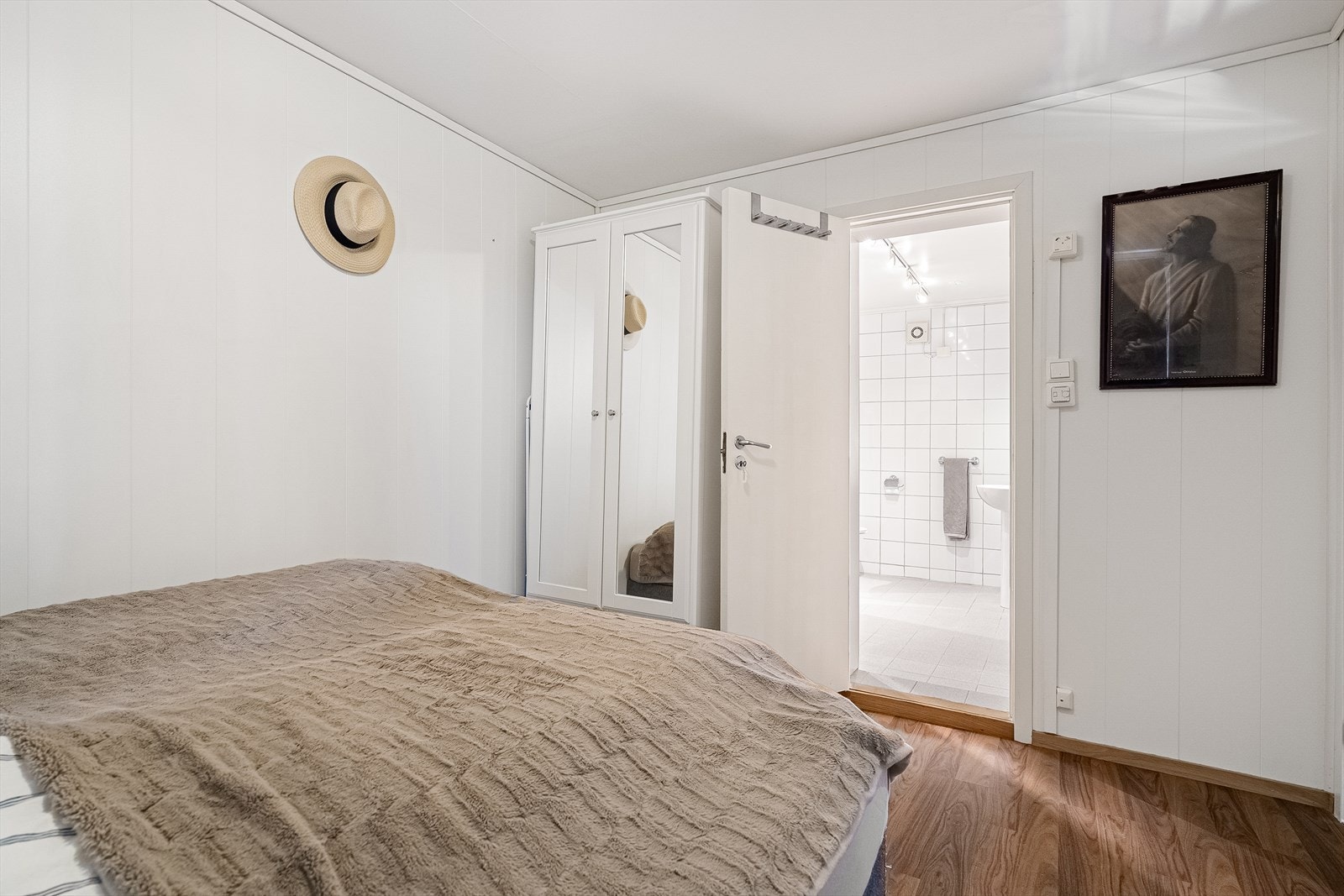 Soverom i sokkelleilighet Galleribilde