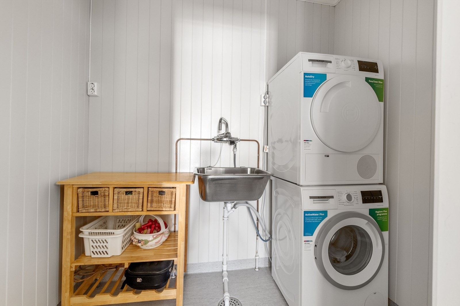 Praktisk med eget vaskerom i 2. etasje. Galleribilde