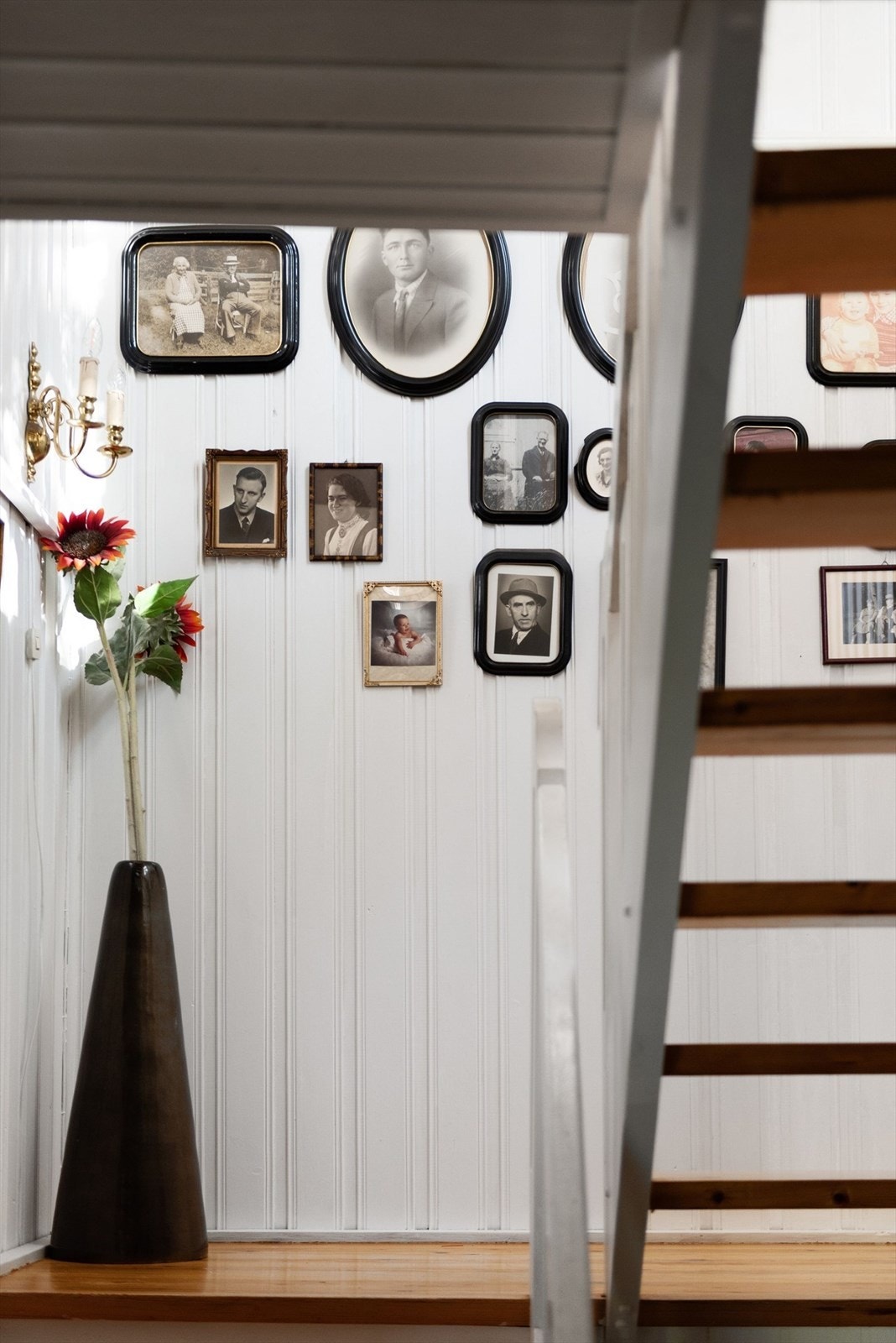 Bildevegg i trappegang. Galleribilde