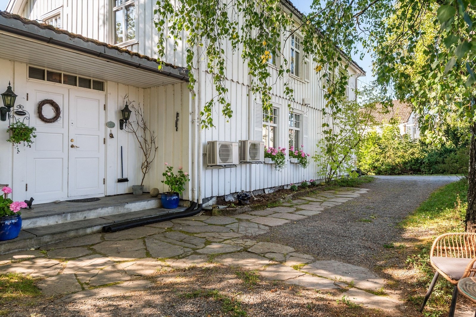 Flott overbygd inngangsparti. Galleribilde