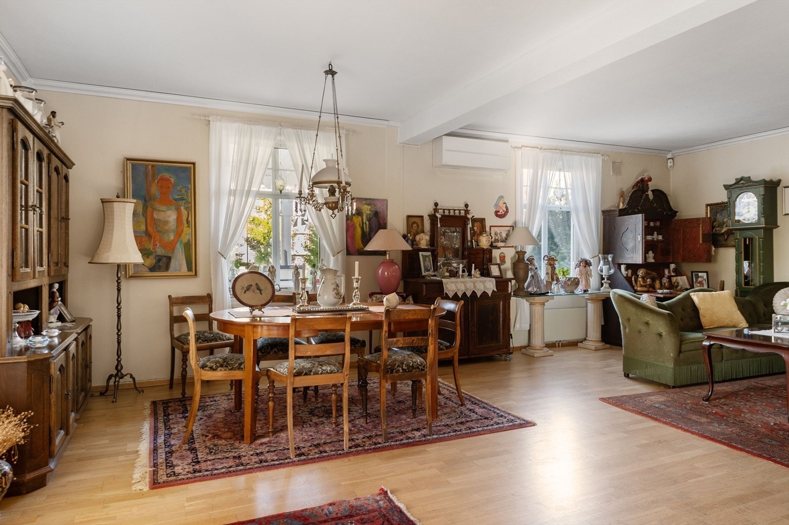 God plass for møblering i stuen. Galleribilde