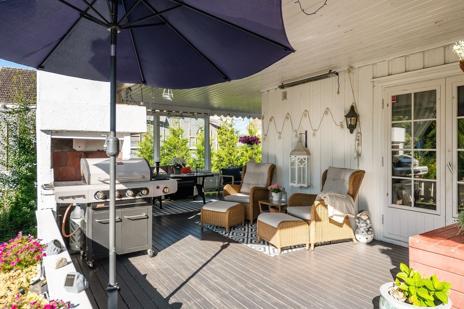 Nyte grillsesongen. Galleribilde