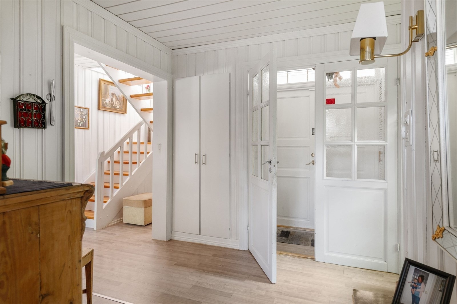 Hall med garderobeskap. Galleribilde