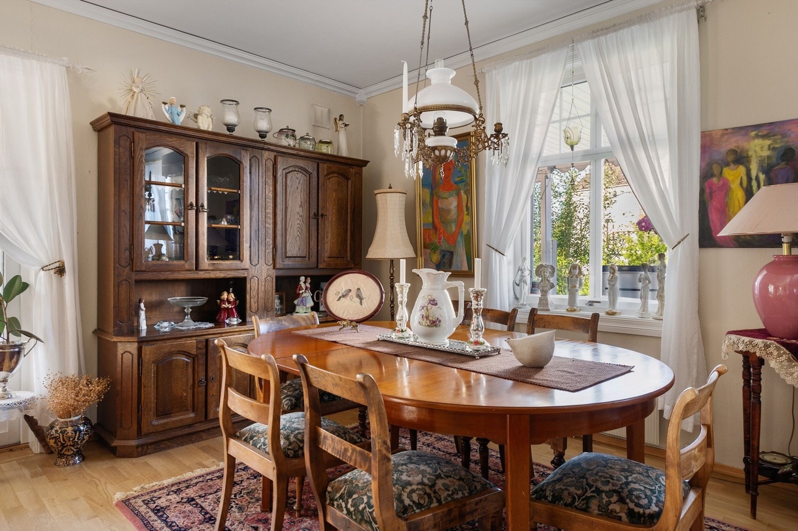 Fin plass for spisestuemøblement. Galleribilde