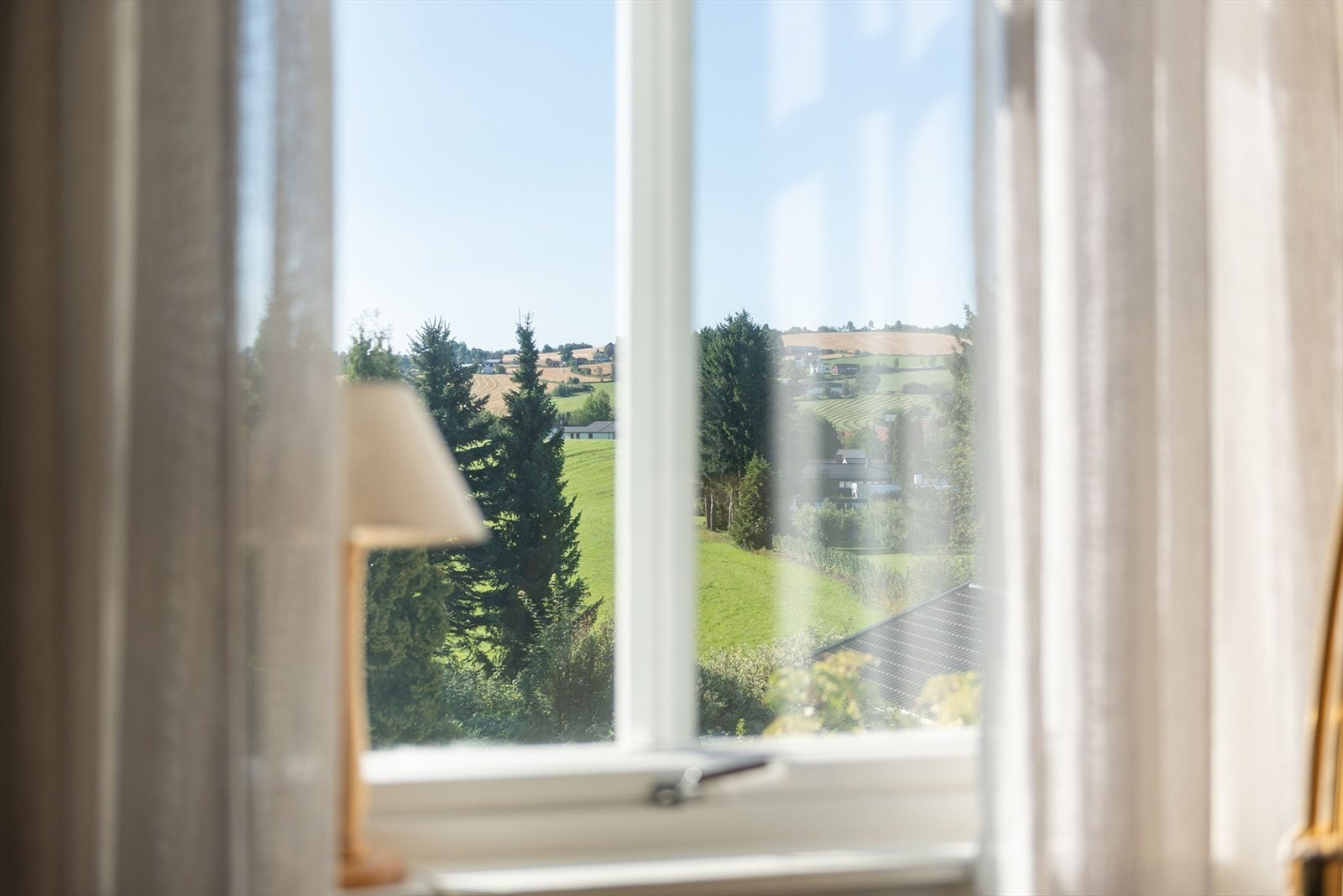 Utsyn over landskapet. Galleribilde