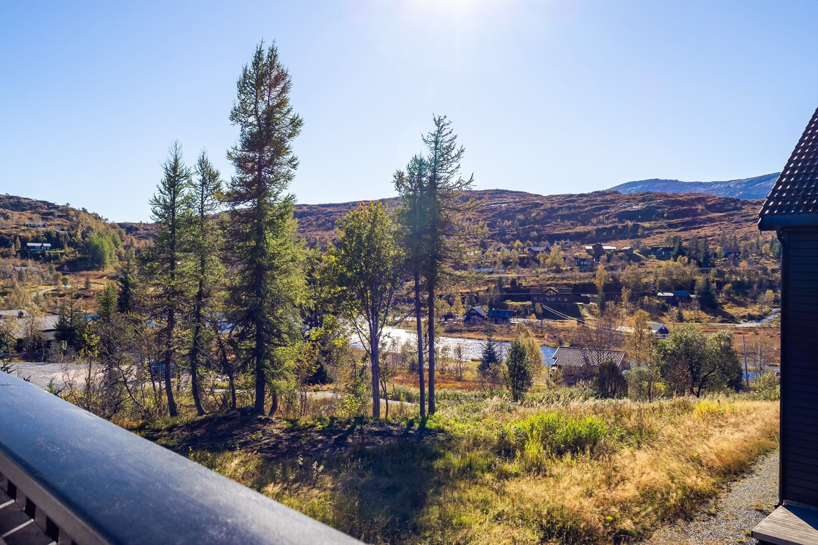 Denne utsikten kan bli din! Ta kontakt med megler Laila Flinterud for privatvisning eller så sees vi på visning. Husk å melde deg på. Galleribilde