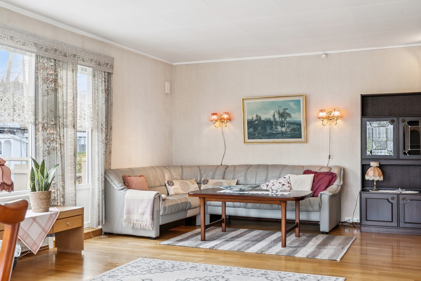 Boligen fremstår som gjennomgående lys og luftig. Galleribilde