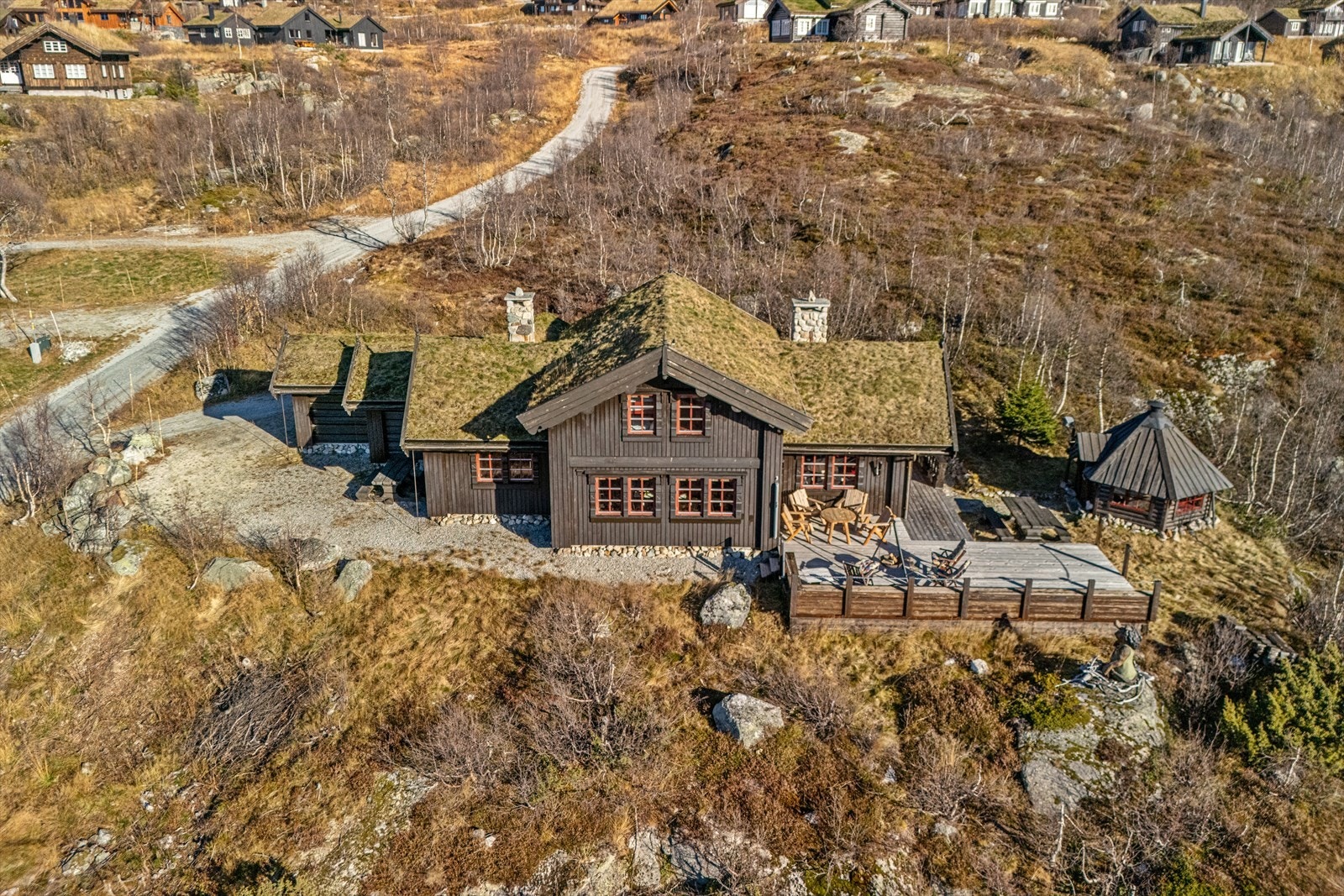 Velkommen til Tvitjønnvegen 13! En eventyrlig laftehytte med panoramautsikt - ca. 1,2 mål tomt Galleribilde