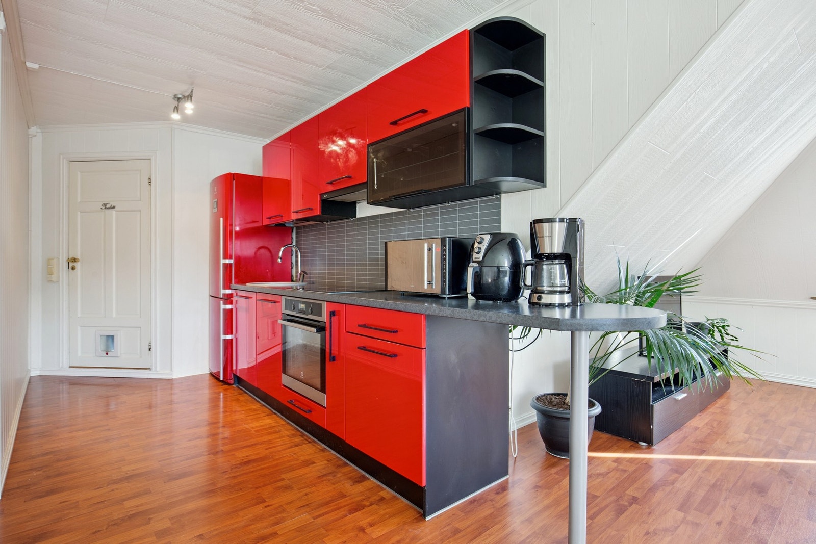 Tøft kjøkken med barløsning Galleribilde