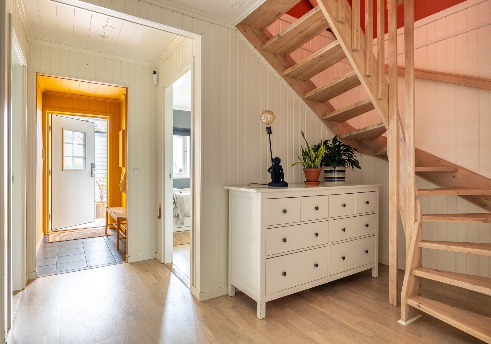 Det er også plass til øvrige oppbevaringsmøbler. Galleribilde