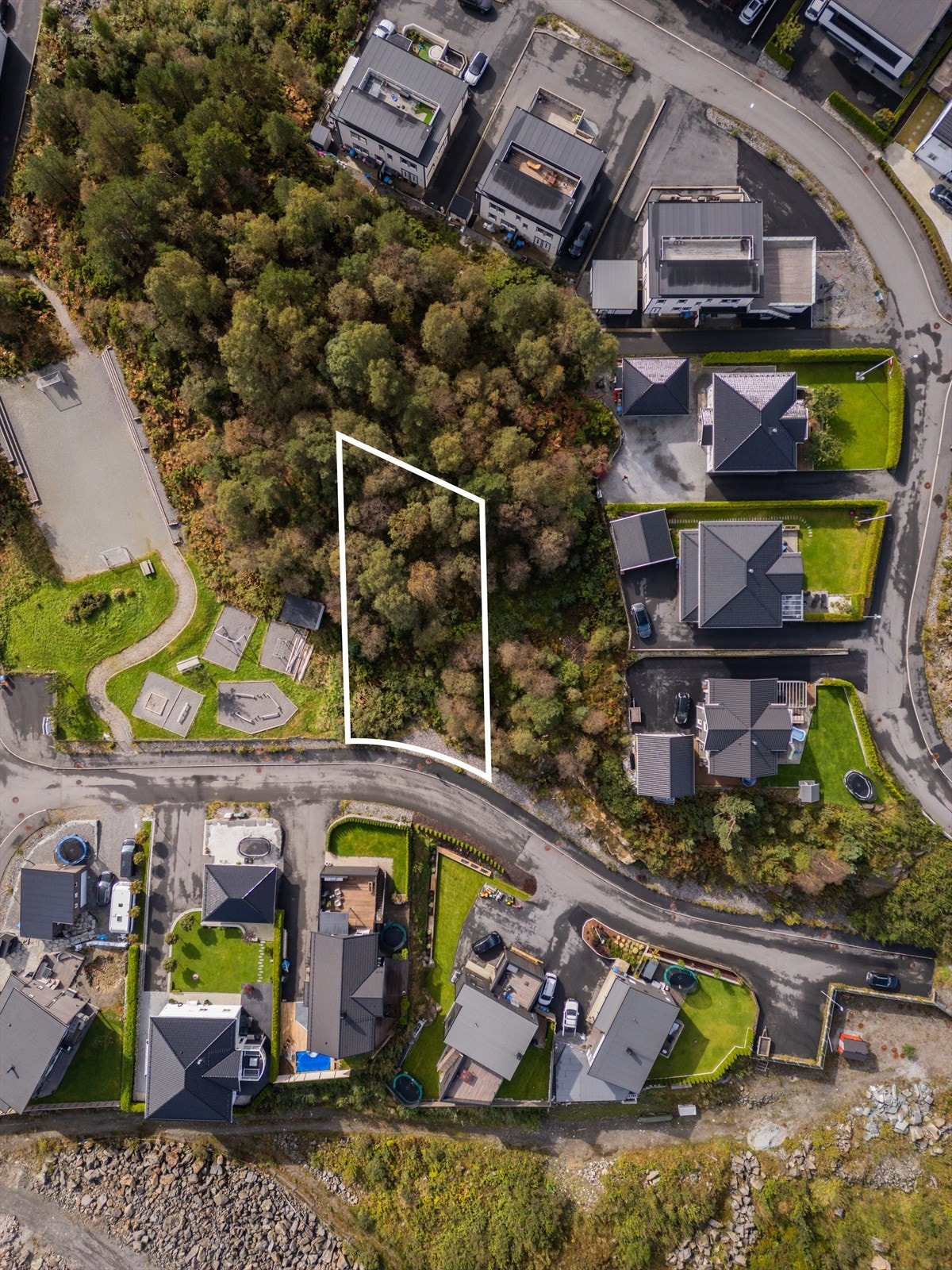 Velkommen til Lønvarden 2! Meget flott boligtomt i regulert boligområde. Tomten er 798 kvm. Galleribilde