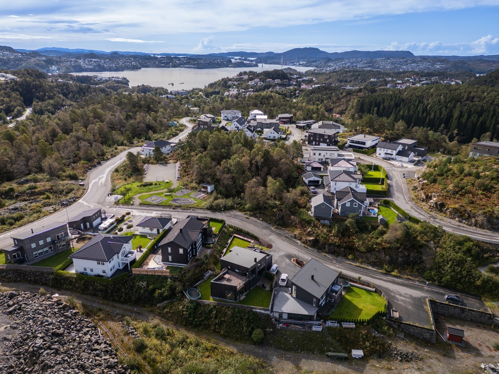 Fantastiske turområder som Follesemarken, Kolbeinsvarden og Storavarden ligger i nærheten - perfekte for helgeturer. Galleribilde