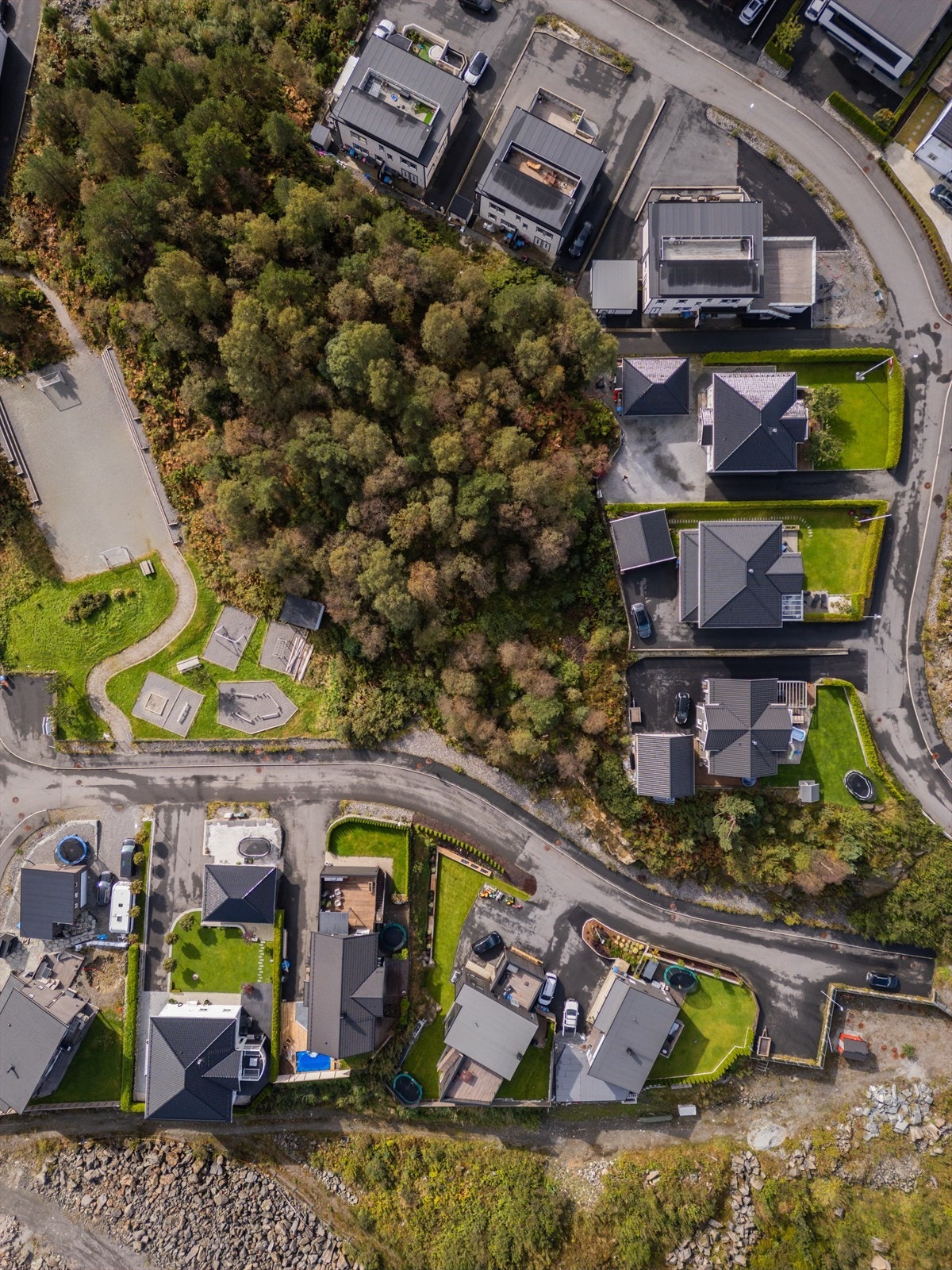 Eiet tomt 798 kvm. Denne tomten ligger inntil lekeplass og friareal. Galleribilde