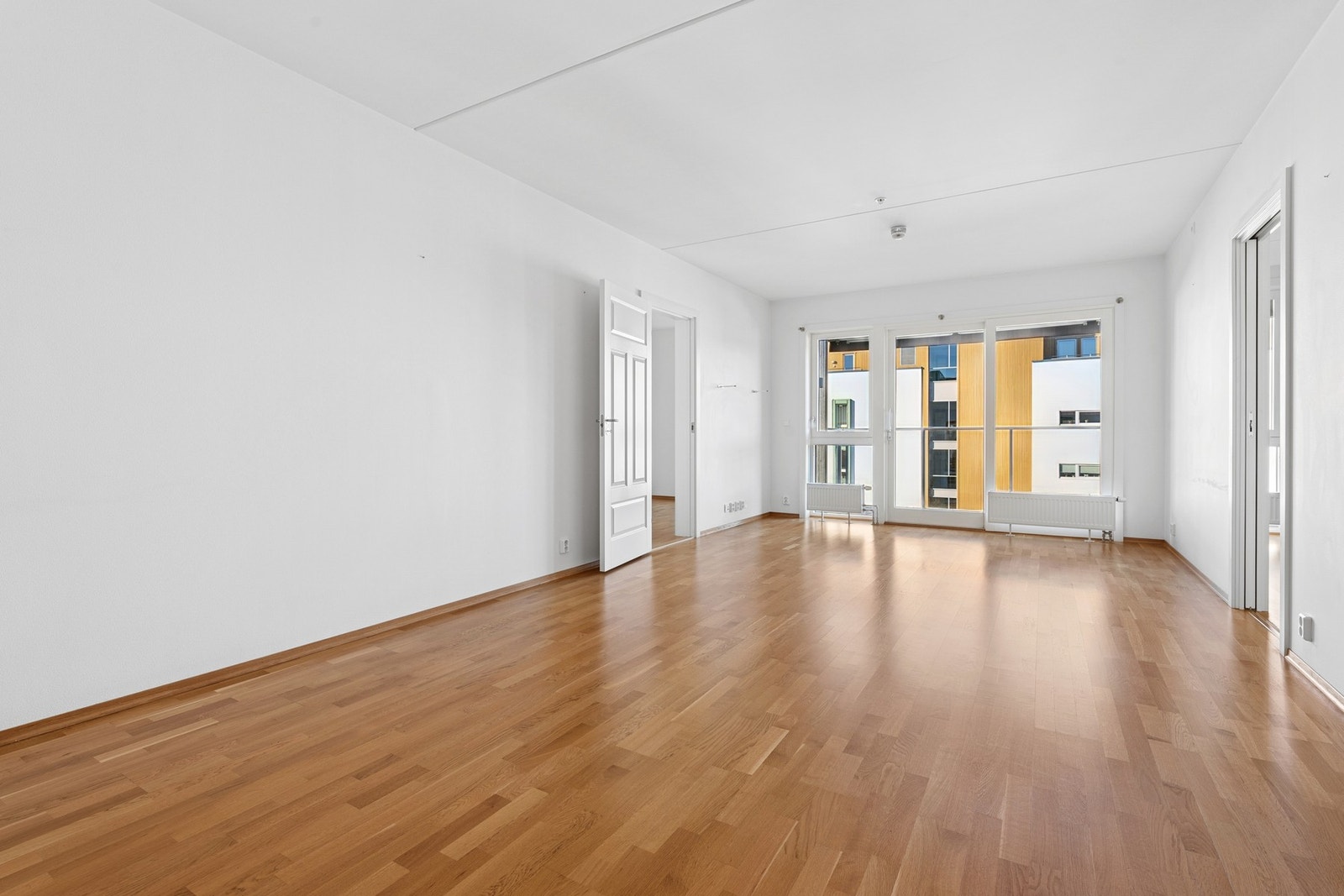 Fra stuen er det utgang til en vestvendt balkong. Galleribilde