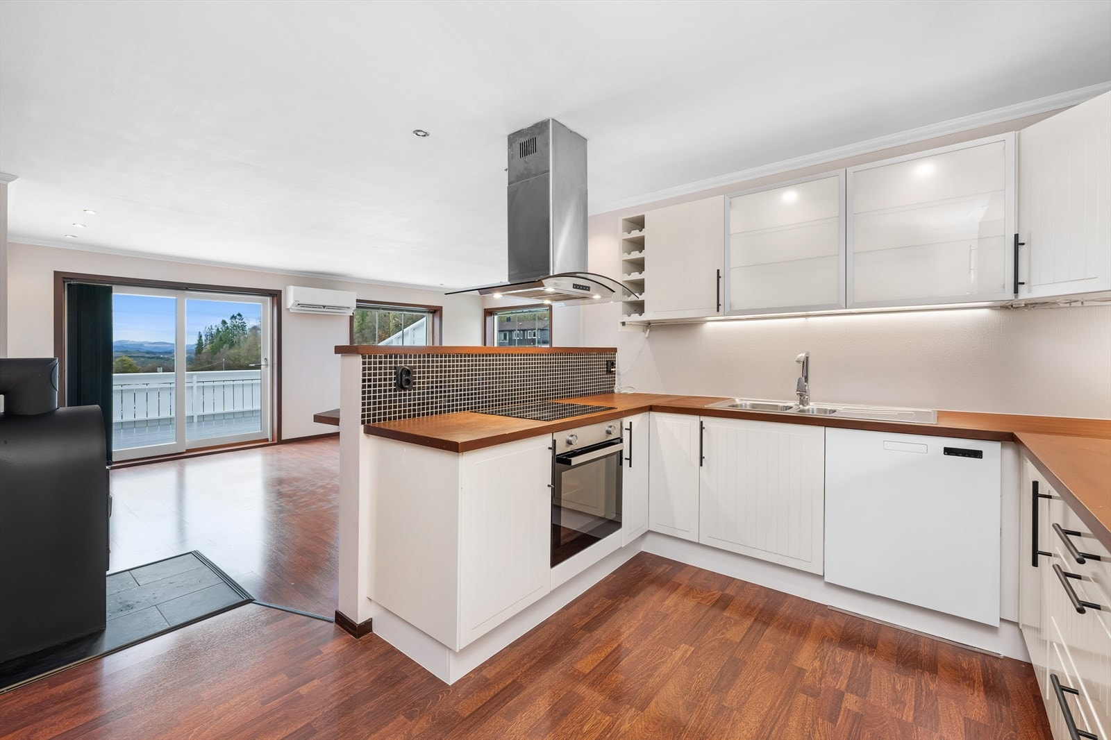 Her er det integrerte hvitevarer som medfølger i handelen. Galleribilde